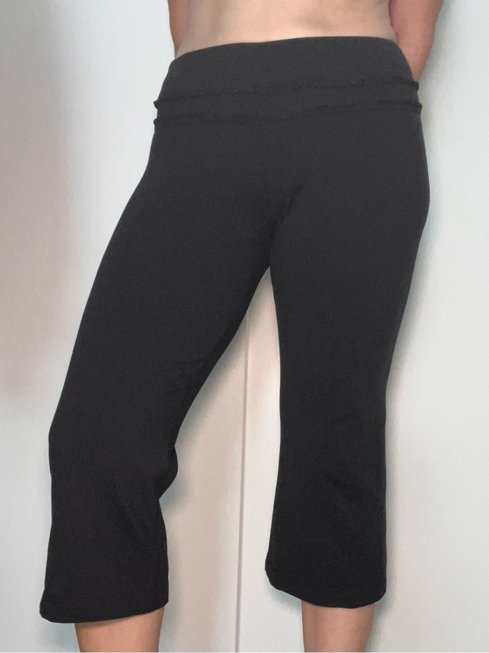 Vintage Y2K Lululemon Black Ruffle Waist Capri Pants Size 8